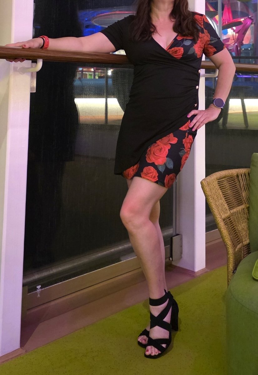 NikkiRose79's tweet image. 🌹 #cruise @RoyalCaribbean #staroftheseas #dress #heels