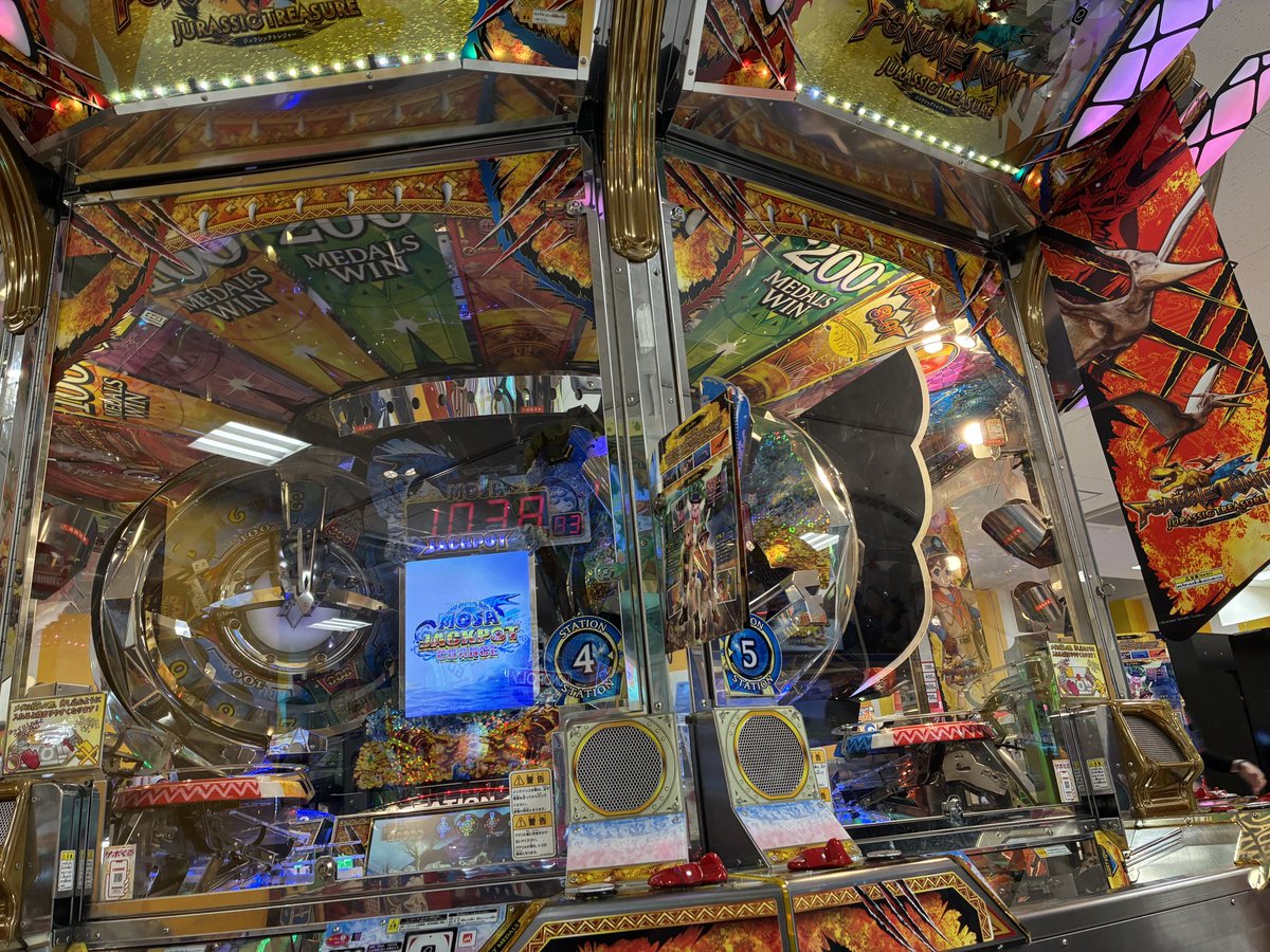 新作メダルゲーム「フォーチュントリニティ ジュラシックトレジャー