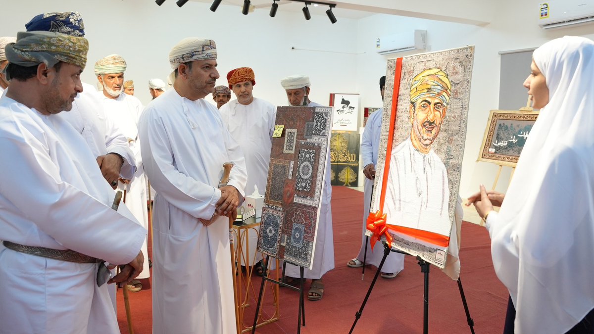 EduGovDkh's tweet photo. دشّنت مدرسة صومرة بالتعاون مع مدرسة أبي قتادة الأنصاري بـ #تعليمية_الداخلية مشروع "الهوية العمانية والسمت العماني" تحت رعاية الأستاذ علي الحارثي المدير العام،بهدف ترسيخ قيم المواطنة ومفاهيم الاستدامة لدى الطلبة،وتعزيز السلوكيات والممارسات البيئية الواعية،وسط مشاركةمجتمعية واسعة. https://t.co/NNrUCgqRl1