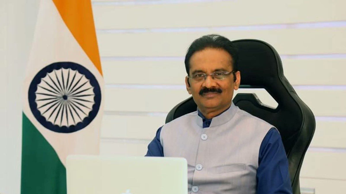 centre_india's tweet photo. #Enforcement #Directorate ने एक बड़ी कार्रवाई करते हुए Ashok Mittal से जुड़े कई ठिकानों पर छापेमारी की है।जानकारी के अनुसार, ED की टीम ने उनके गुरुग्राम, जालंधर और Punjab में स्थित लगभग 8 से 9 लोकेशनों पर एक साथ रेड की। Fema एक्ट के तहत कारवाही.... https://t.co/bSmbykONtd
