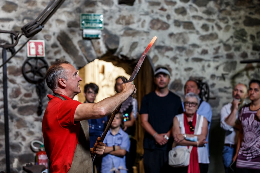 elpobal's tweet photo. Aste Santuan eta Pazko astean 600 lagun baino gehiago etorri dira gure ondarea ezagutzera Burdinola eta Gaztelua bisitatuz. Mila esker! ✨

En la Semana Santa y de Pascua más de 600 personas han disfrutado de nuestro patrimonio visitando la Ferrería y el Castillo. ¡Gracias! ✨ https://t.co/giyk654LHe