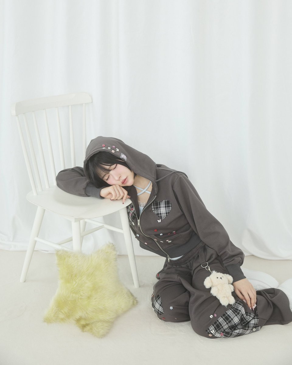 rumnel_official's tweet photo. rumnel: 26s/s collection .ᐟ. ݁₊ ⊹ . ݁˖ . ݁

★ patchwork design button hoodie
★ patchwork design button sweatpants

4/28(tue)12:00- ZOZOTOWN release ♡ https://t.co/nnFzSGsndJ