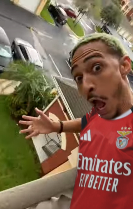 Insónias em Carvão tweet media