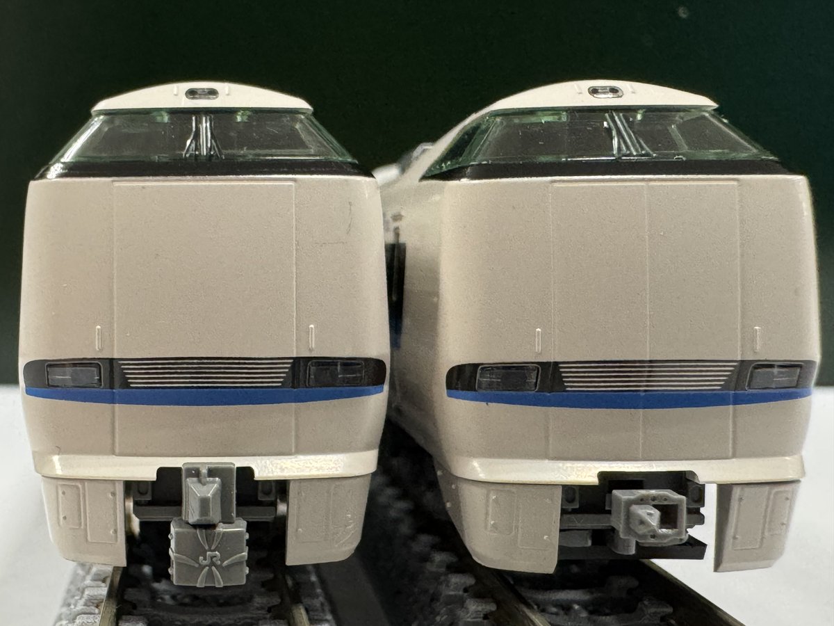 TamTam_akiba's tweet image. 【鉄道模型】新商品ピックアップ2
KATO
683系4000番台 サンダーバード リニューアル車
基本　/　増結

681系と合わせて登場です♪
前回買い逃していた方はお見逃しなく。
④ジャンパ管が欲しい方はフック付きのカプラー＋
313系用の車体間ダンパーの加工がオススメです。