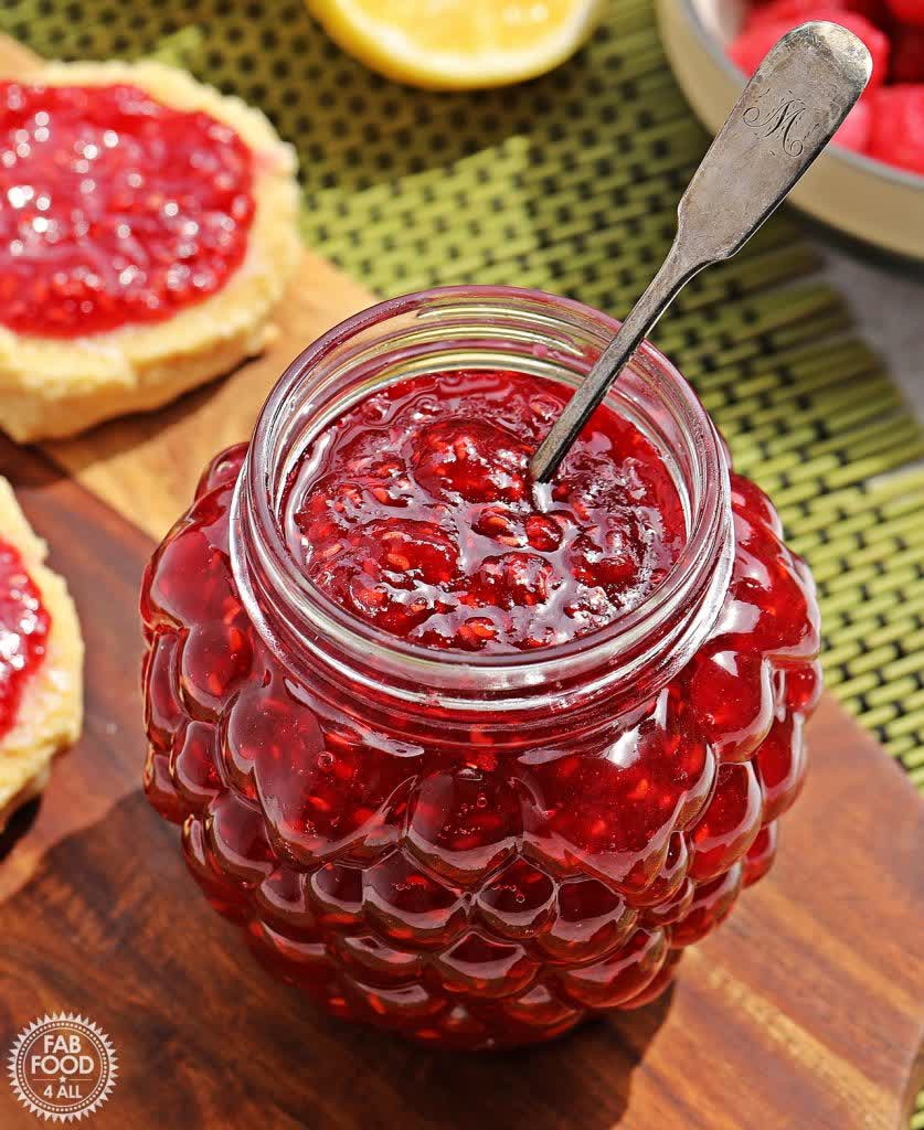 FabFood4All's tweet image. This Quick &amp;amp; Easy Raspberry Jam Recipe with no added pectin is deliciously tangy. Made with just 3 ingredients this small batch jam is ready in less than 20 minutes! Use fresh or frozen raspberries! fabfood4all.co.uk/quick-easy-ras…
#raspberryjam #raspberry #jam #canning