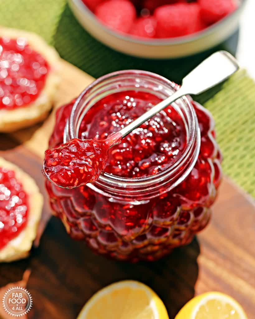 FabFood4All's tweet image. This Quick &amp;amp; Easy Raspberry Jam Recipe with no added pectin is deliciously tangy. Made with just 3 ingredients this small batch jam is ready in less than 20 minutes! Use fresh or frozen raspberries! fabfood4all.co.uk/quick-easy-ras…
#raspberryjam #raspberry #jam #canning