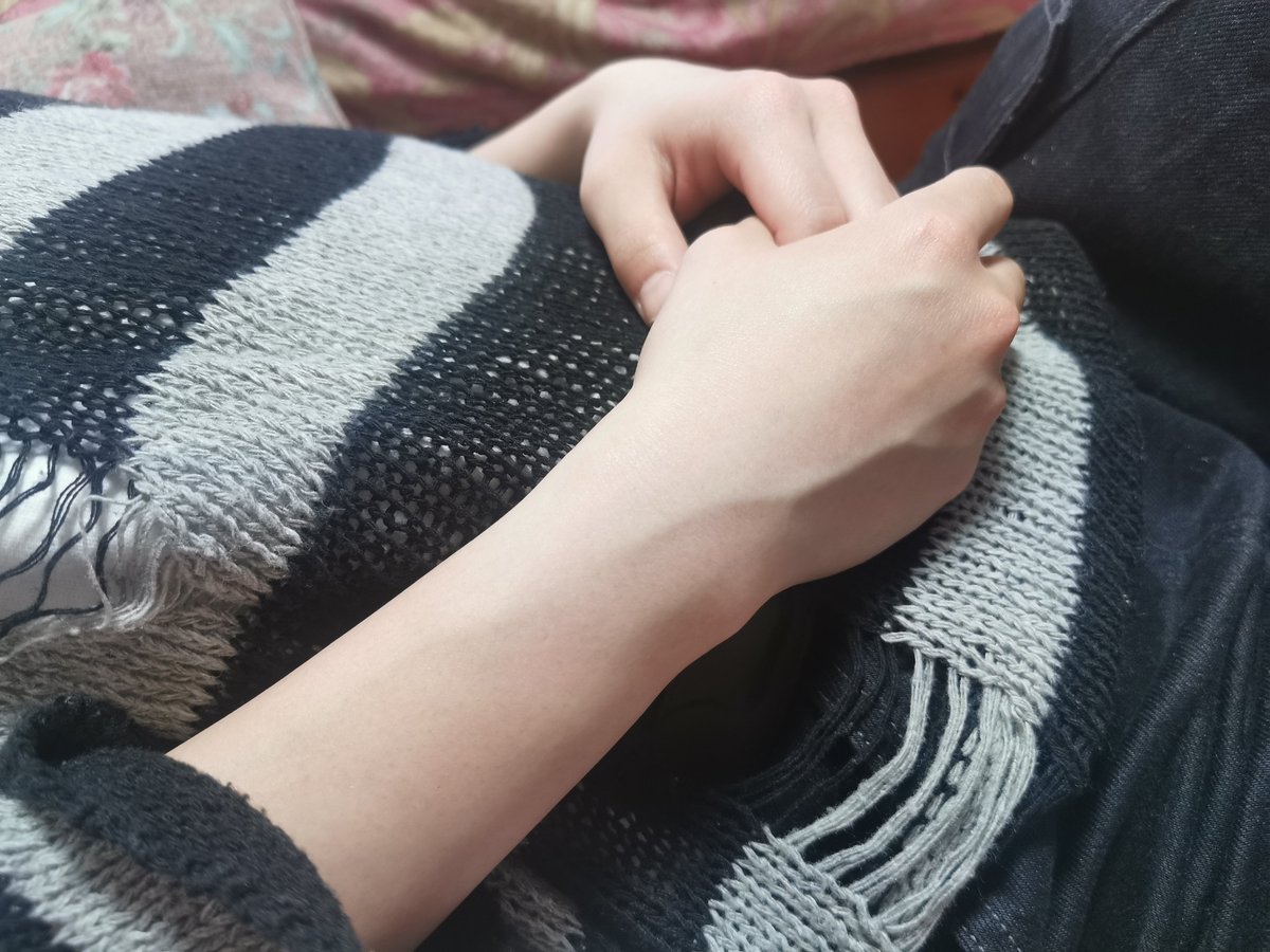 みこと tweet media