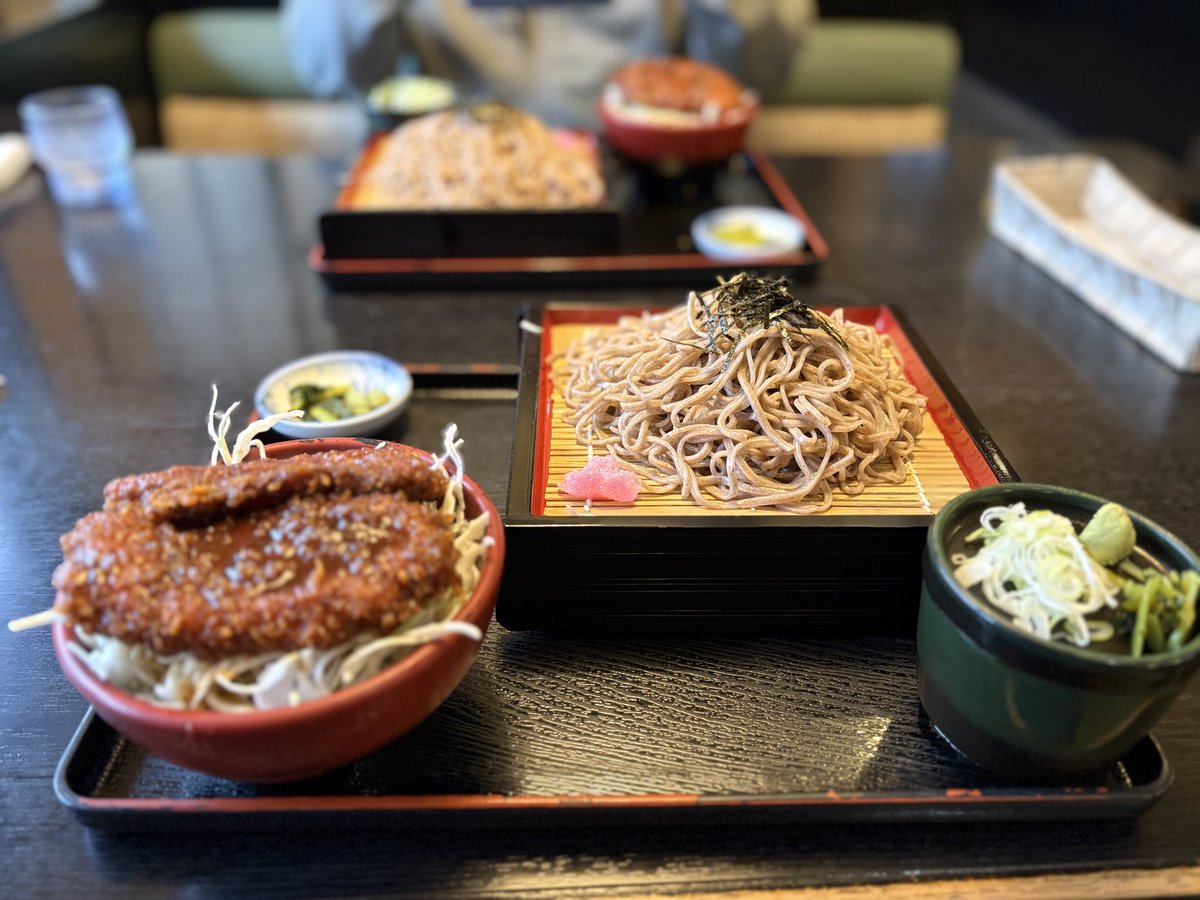 明治亭 駒ヶ根本店
ヒレソースかつ丼セット

冗談でけしかけたら、大貫さんが信州まで遊びに来たのホンマに草