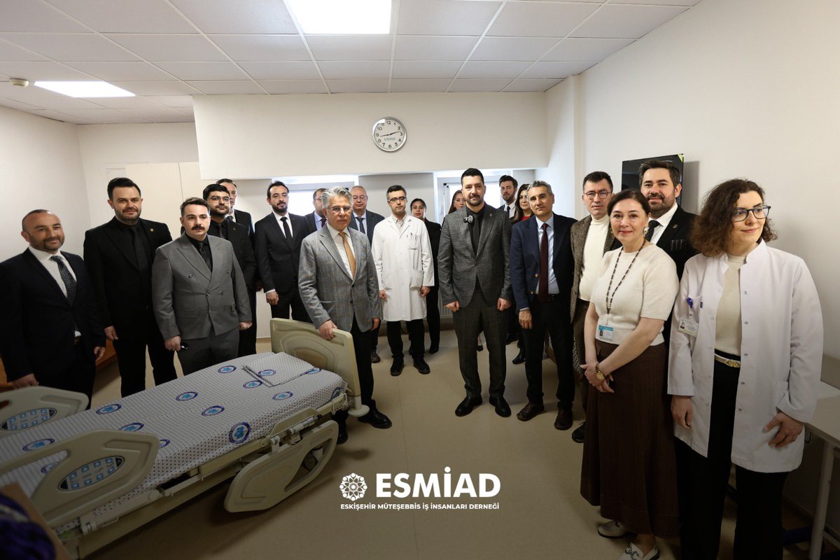 esmiad_'s tweet photo. Eskişehir Osmangazi Üniversitesi Onkoloji Bölümü’nde yapımını üstlendiğimiz 3 hasta odasının açılışını gerçekleştirdik.

ESMİAD olarak sadece üretmiyor, şehrimize ve insanımıza değer katıyoruz.

Sağlığa katkı sunan her adımda var olmaya devam edeceğiz. https://t.co/alA7XU5rxH