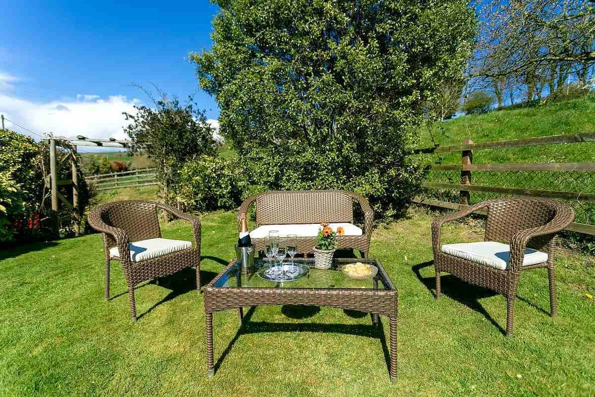 TheHolidayCots's tweet image. 💙 "Wonderful cottages. Spotlessly clean, well-maintained, comfortable and homely. Been staying at least twice a year for the last 27 years. We love it!" 💙 

🛏️ Sleeps 5
theholidaycottages.co.uk/dorset/4461

#GuestReview #Cottages #FamilyHoliday #PetFriendly #Garden #Countryside #Dorset #UK