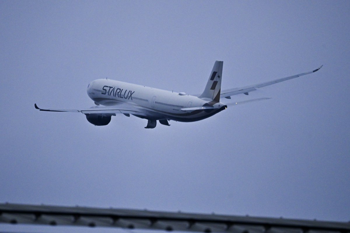 sakuair_611A's tweet image. スターラックスの上がりも公園から。330はこの角度から見るのが1番好きかも。

2025,03,22
SDJ / RJSS
STARLUX 
Airbus A330-941   B-58301

#仙台空港 #STARLUX