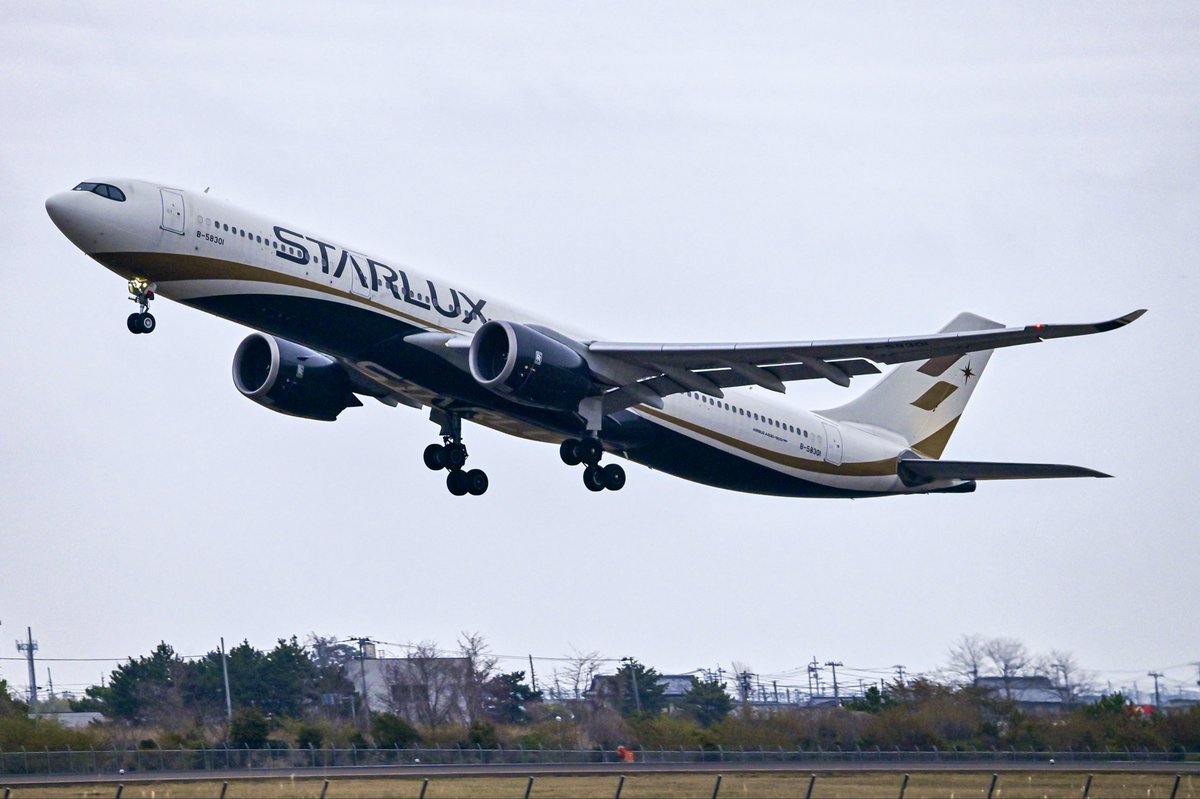sakuair_611A's tweet image. スターラックスの上がりも公園から。330はこの角度から見るのが1番好きかも。

2025,03,22
SDJ / RJSS
STARLUX 
Airbus A330-941   B-58301

#仙台空港 #STARLUX