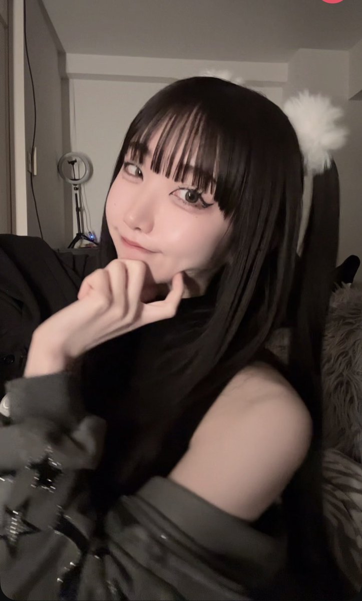 BarAries_'s tweet photo. こんばんは☪︎
水回り掃除を頑張っていることりです

飽き性な私ですが最近配信が楽しいです🎧
人の目を見て喋るのが苦手なので配信だと無限に喋れちゃいます。時間溶けます。

本日も21時オープン！あさひと一緒にお待ちしております🐊 https://t.co/DE9DNK2xJz