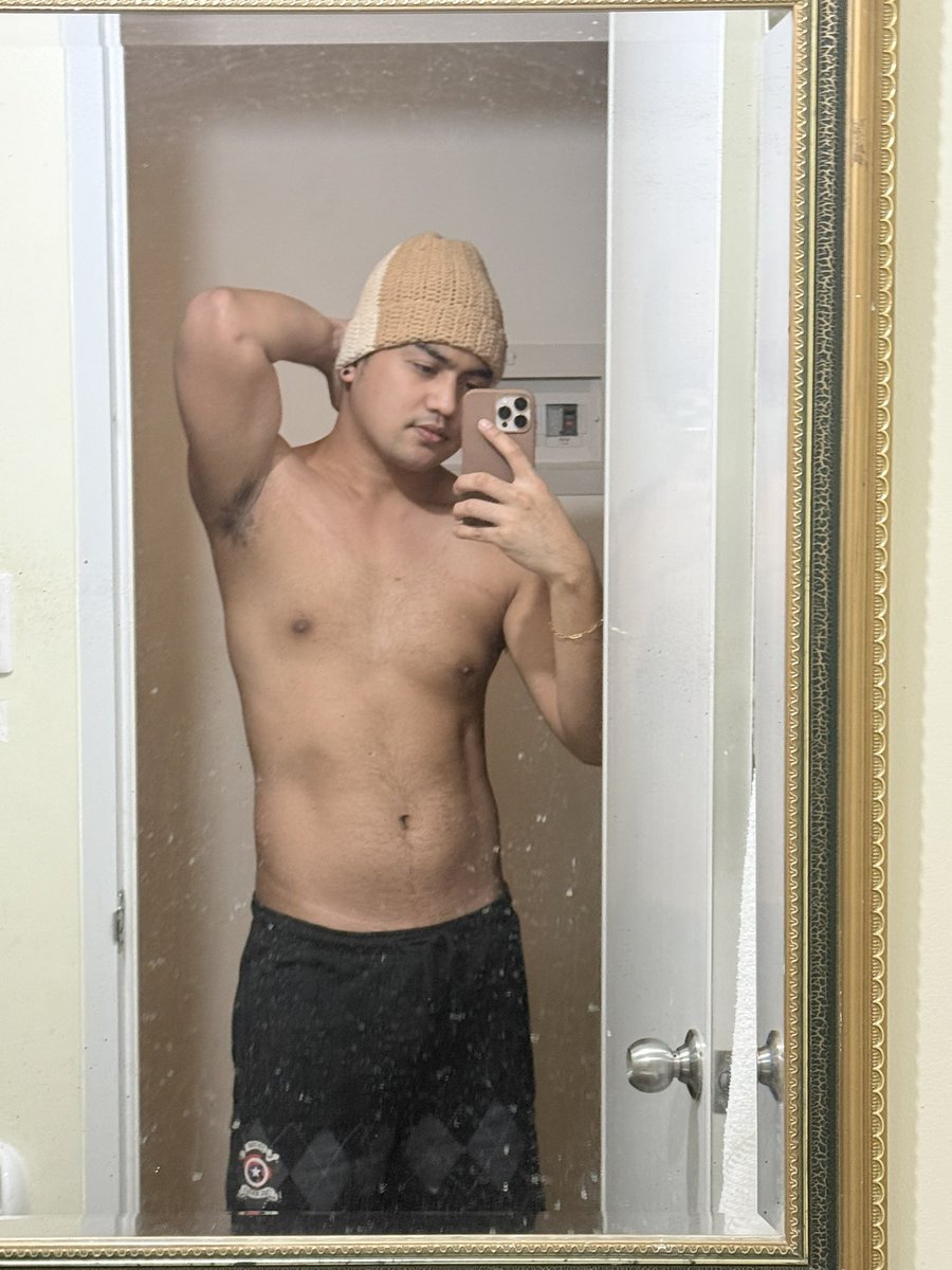 Renformedina's tweet photo. Dirty mirror 😅😅 https://t.co/R77YhB8mFj