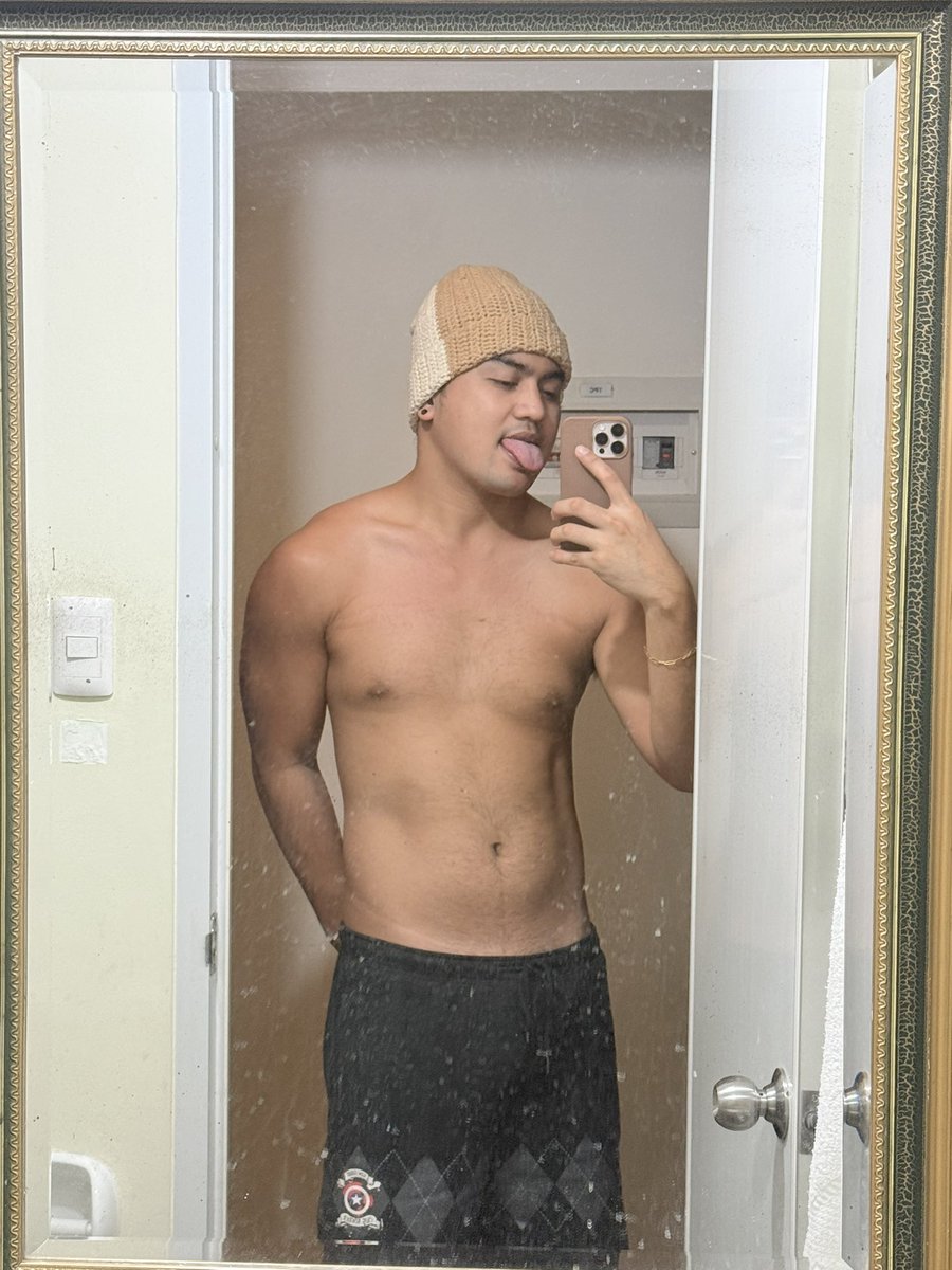 Renformedina's tweet photo. Dirty mirror 😅😅 https://t.co/R77YhB8mFj