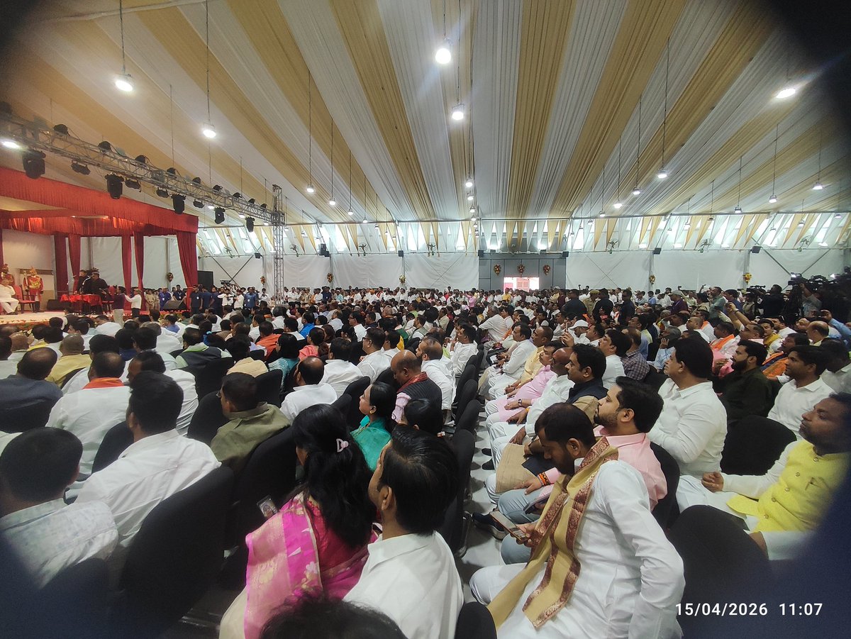 Journo_vivek's tweet image. बिहार के 24वें मुख्यमंत्री आदरणीय बड़े भाई सम्राट चौधरी @samrat4bjp जी के शपथग्रहण के ऐतिहासिक पल का साक्षी बना। अब मुख्यमंत्री जी को बहुत सी चुनौतियों का सामना करते हुए बिहार को नयी ऊंचाइयों पर ले जाना है। मेरी हार्दिक शुभकामनाएं उनके साथ है। जय हो-विजय हो। 🤗
#Bihar #CM