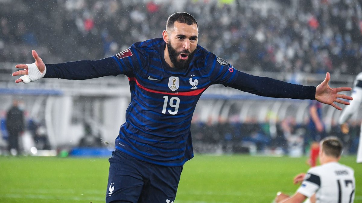 Nail1253114188's tweet image. 🚨HUGO EKITIKE forfait pour la Coupe du Monde…

Et si Karim Benzema revenait ? 👀

@Benzema doit jouer la @fifaworldcup_fr ⚽️

Un comeback légendaire pour écrire une dernière histoire en bleu ? 🐐🔥

#Ekitike #Benzema #EquipeDeFrance #WorldCup #LesBleus #France #Football #psg