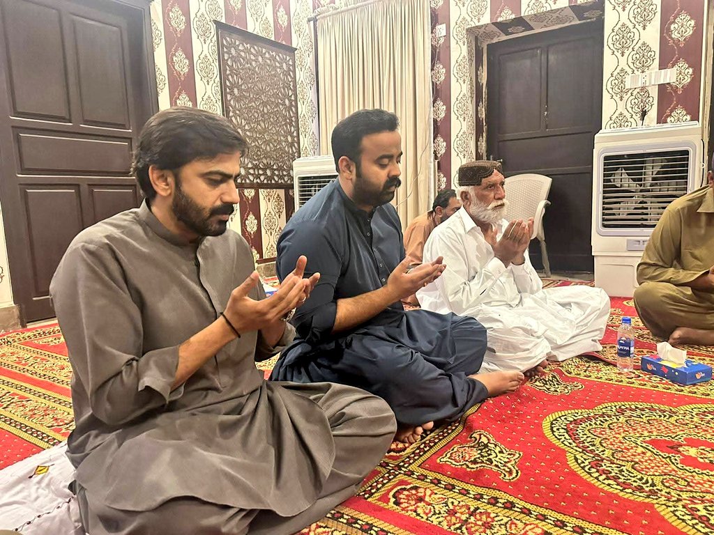 shaikhnomanali7's tweet photo. ٹنڈو فضل: پاکستان پیپلز پارٹی ضلع حیدرآباد کے سیکرٹری اطلاعات ، ٹائون چیئرمین عمیر مولا بخش چانڈیو نے ، چیئرمین یوسی ٹنڈو فضل میر علی نواز تالپور کی ہمشیرہ کے افسوناک انتقال پر ان سے تعزیت کی اور دعائے مغفرت کی ۔🤲 https://t.co/PFxzu3vfeQ