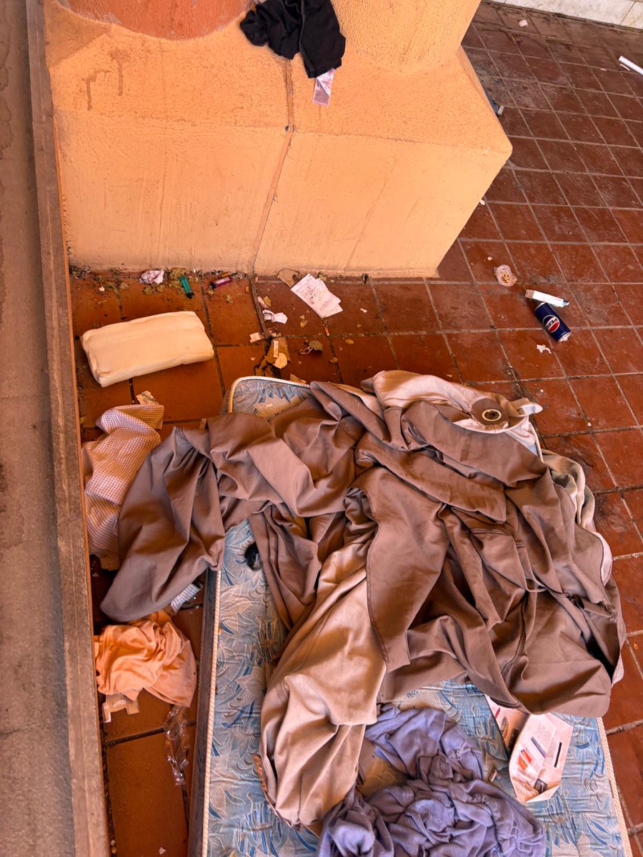 antonio1054's tweet photo. Hola @Granada_Limpia pueden pasar por Calle Cristóbal de Morales,  entre edificio Boreal 1 y 2, y retirar toda la basura generada???
Muchas gracias.
@AVVBJEguaras 
@marifrangr https://t.co/Wsx6FMa5cr