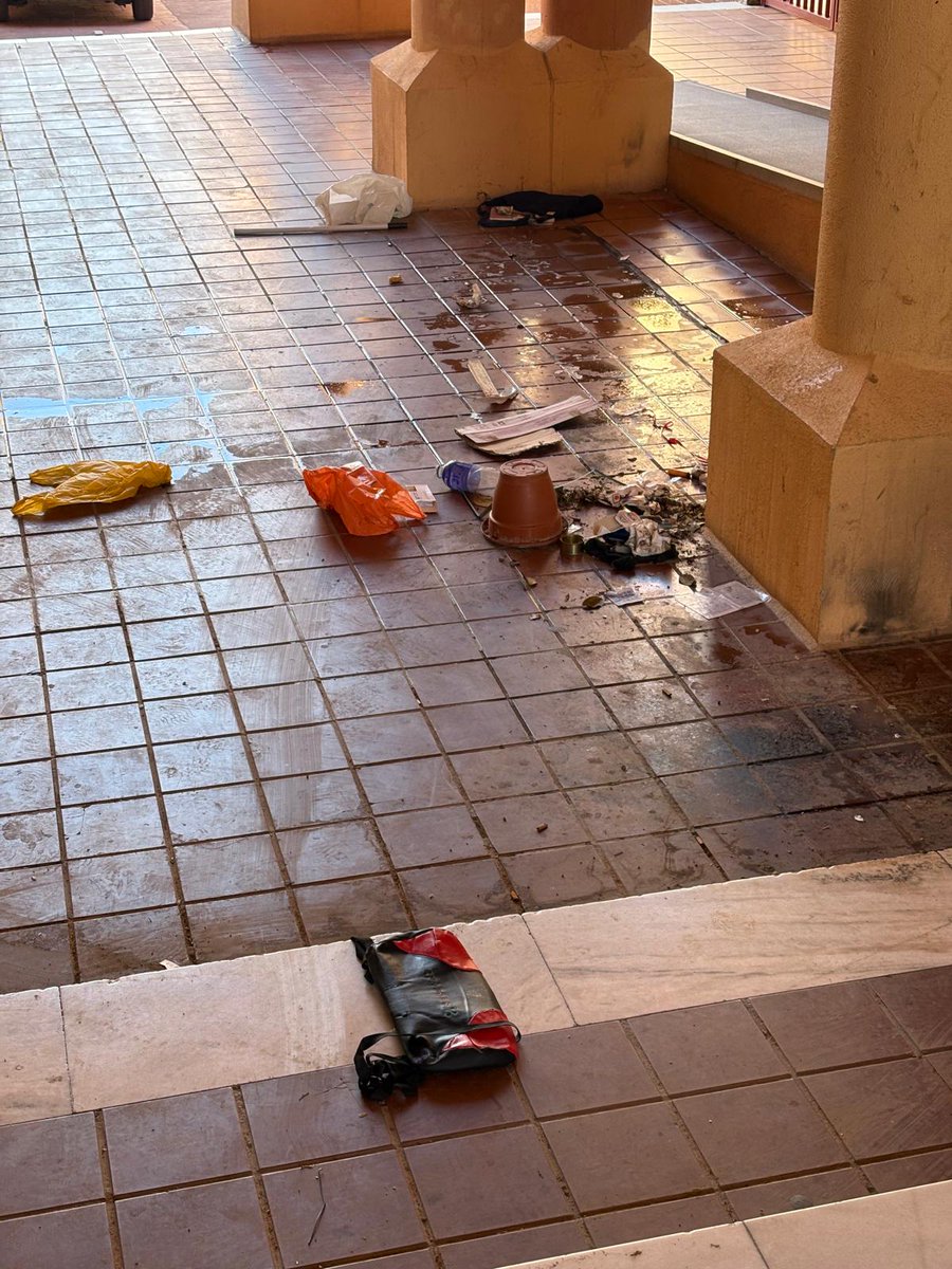 antonio1054's tweet photo. Hola @Granada_Limpia pueden pasar por Calle Cristóbal de Morales,  entre edificio Boreal 1 y 2, y retirar toda la basura generada???
Muchas gracias.
@AVVBJEguaras 
@marifrangr https://t.co/Wsx6FMa5cr