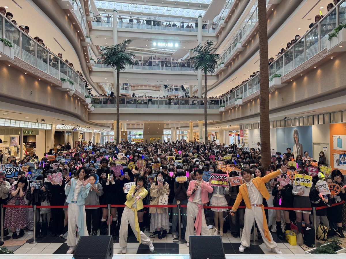 モナキ tweet media