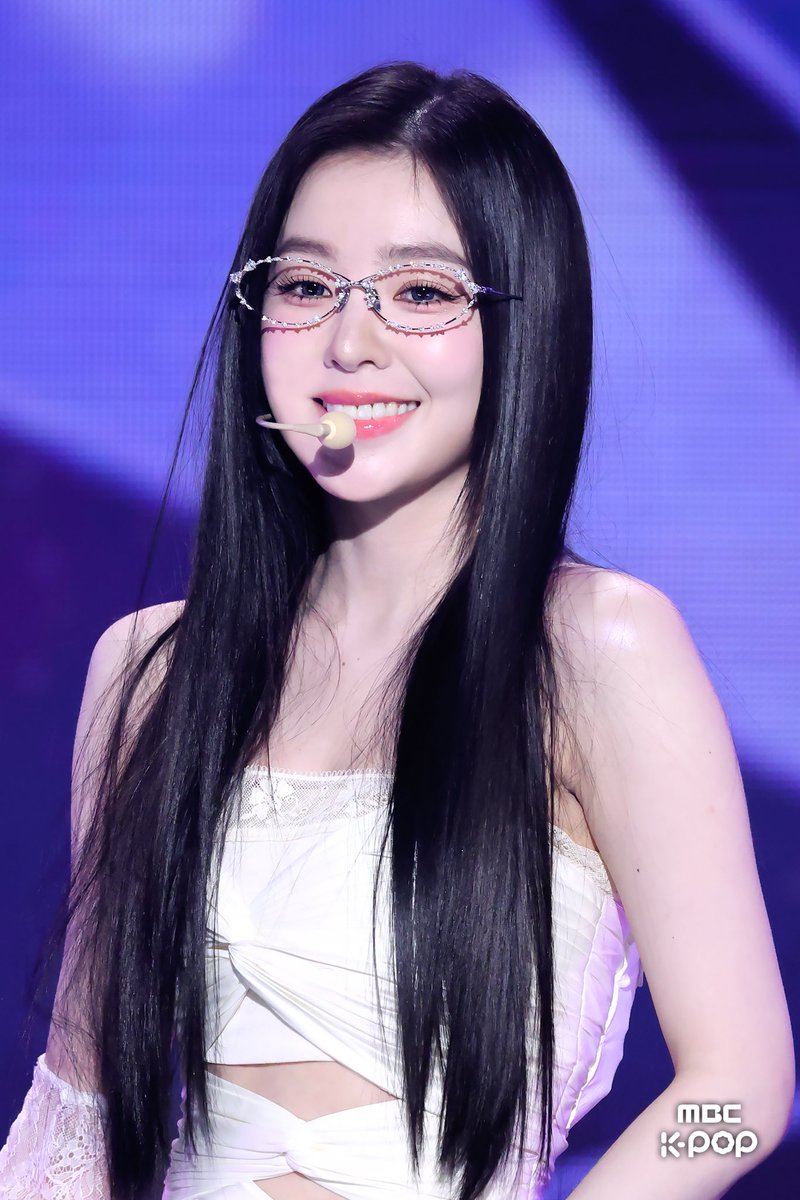 Irene 아이린 Global 🌷 tweet media