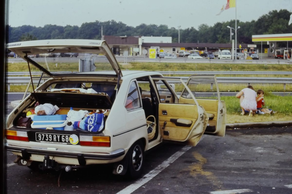 Nicolas ne pouvait plus payer, il est donc parti tweet media