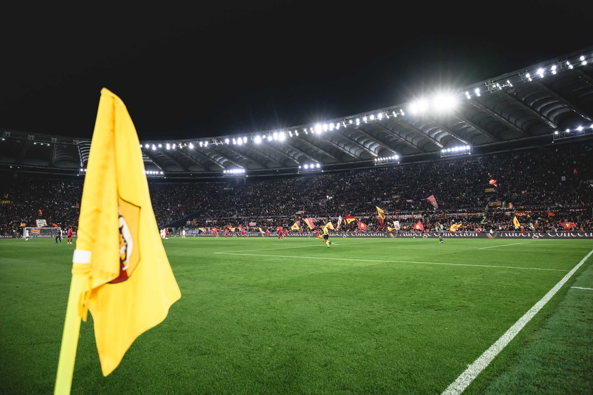 OfficialASRoma's tweet image. A partire dalle 12:00 di domani saranno in vendita i biglietti di Roma-Fiorentina, la nostra penultima partita in casa della stagione 🏟️

Il match si giocherà nel weekend del 2-3 maggio (data e ora da confermare) 🗓️

📄 asroma.com/it/notizie/752…

#ASRoma