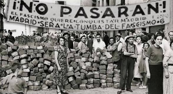 FdeCastroS's tweet photo. @PedroCuartango @ArtanisD Muy interesante.
Qué contraste el #París ocupado por los #nazis,donde resistentes (#AlbertCamús), bonvivants (#Picasso), refugiados (#MaríaCasares),etc.,bajo el control de la #Gestapo,hacían fiestas,estrenaban teatro y hasta invitaban a #ostras: como el #Madrid cercado 1936-39... https://t.co/iaKeD6rTcT