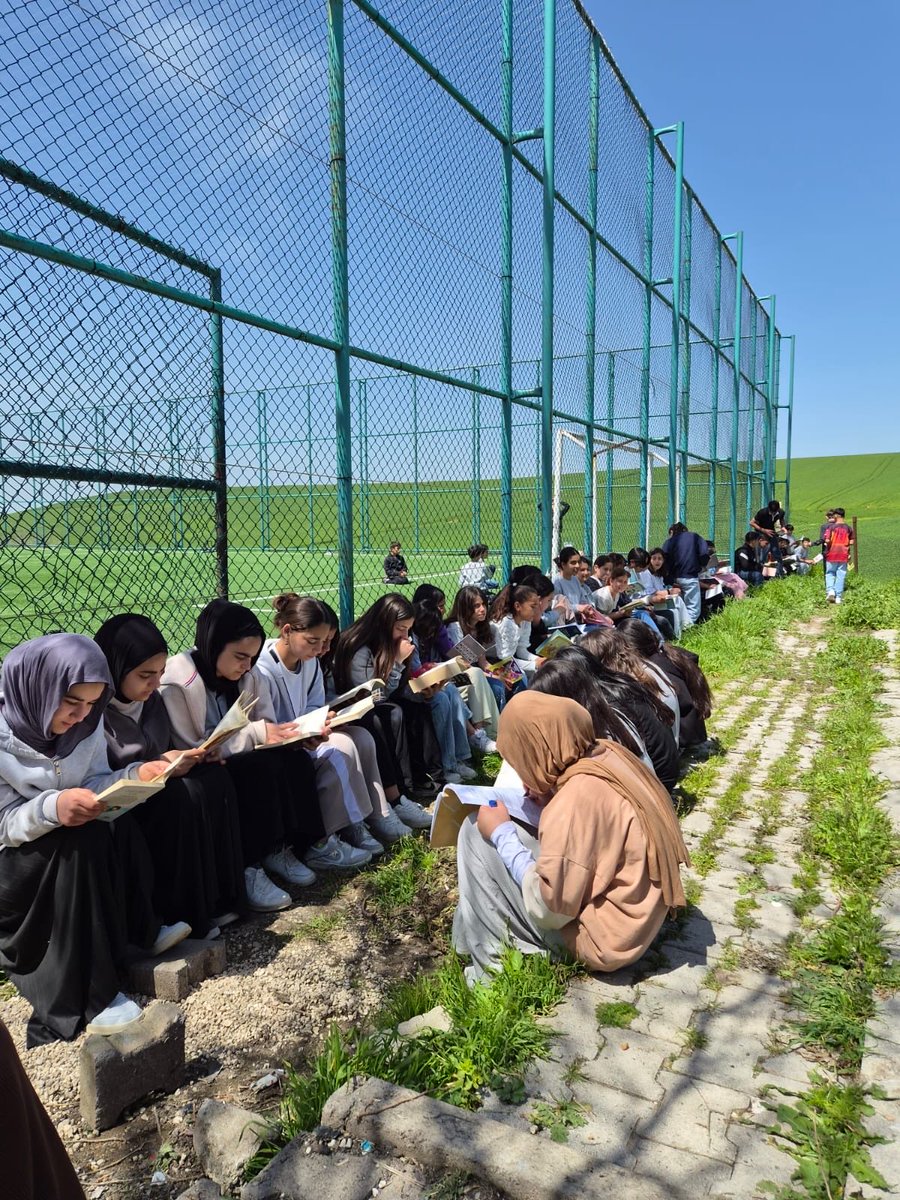 kavaklibag's tweet photo. Kitap okumayı seviyoruz @ErnezDemir @SurMilliEgitim https://t.co/ePa5Cp9M4a