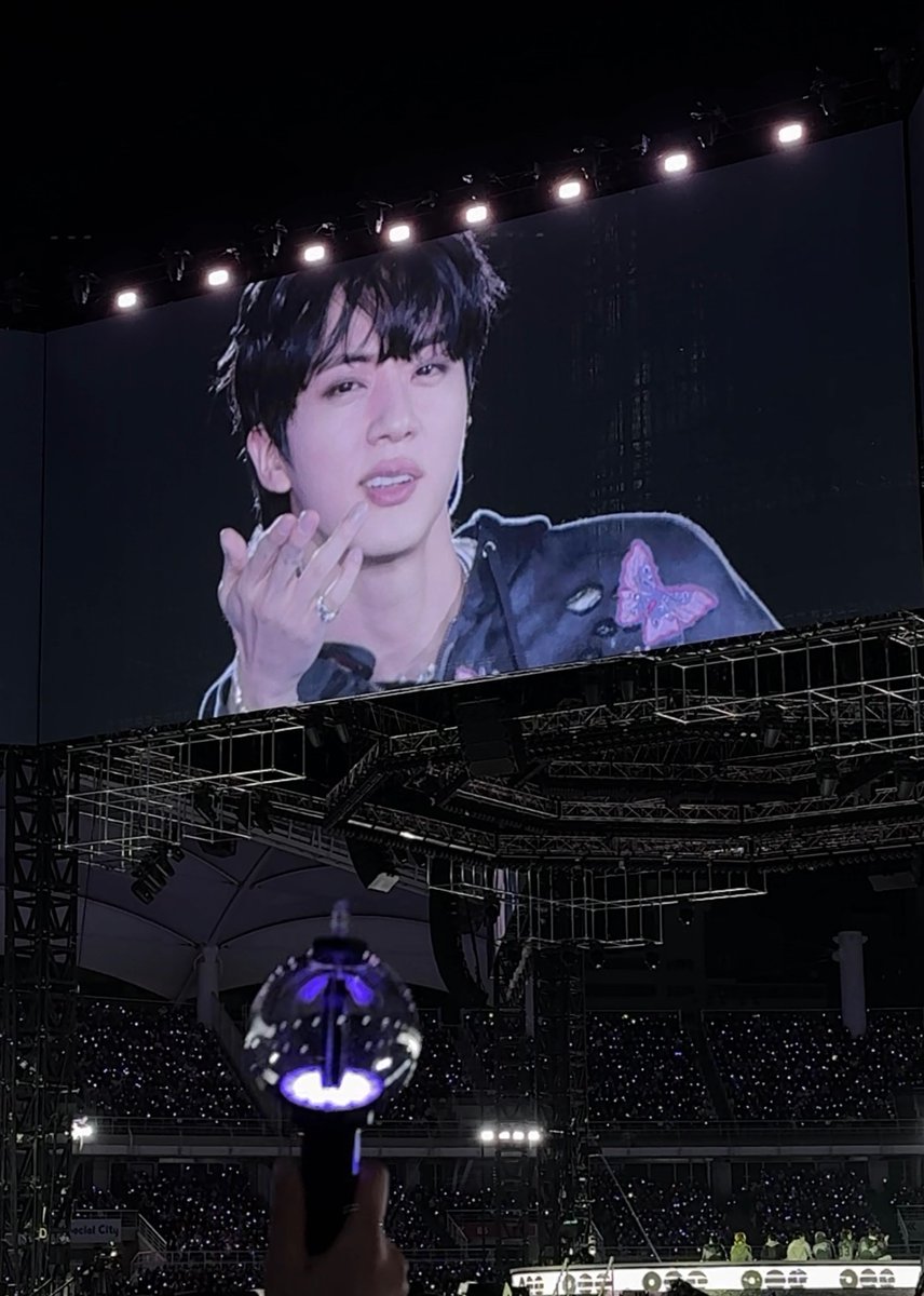 lolo 𐙚 nini forever on tour era tweet media