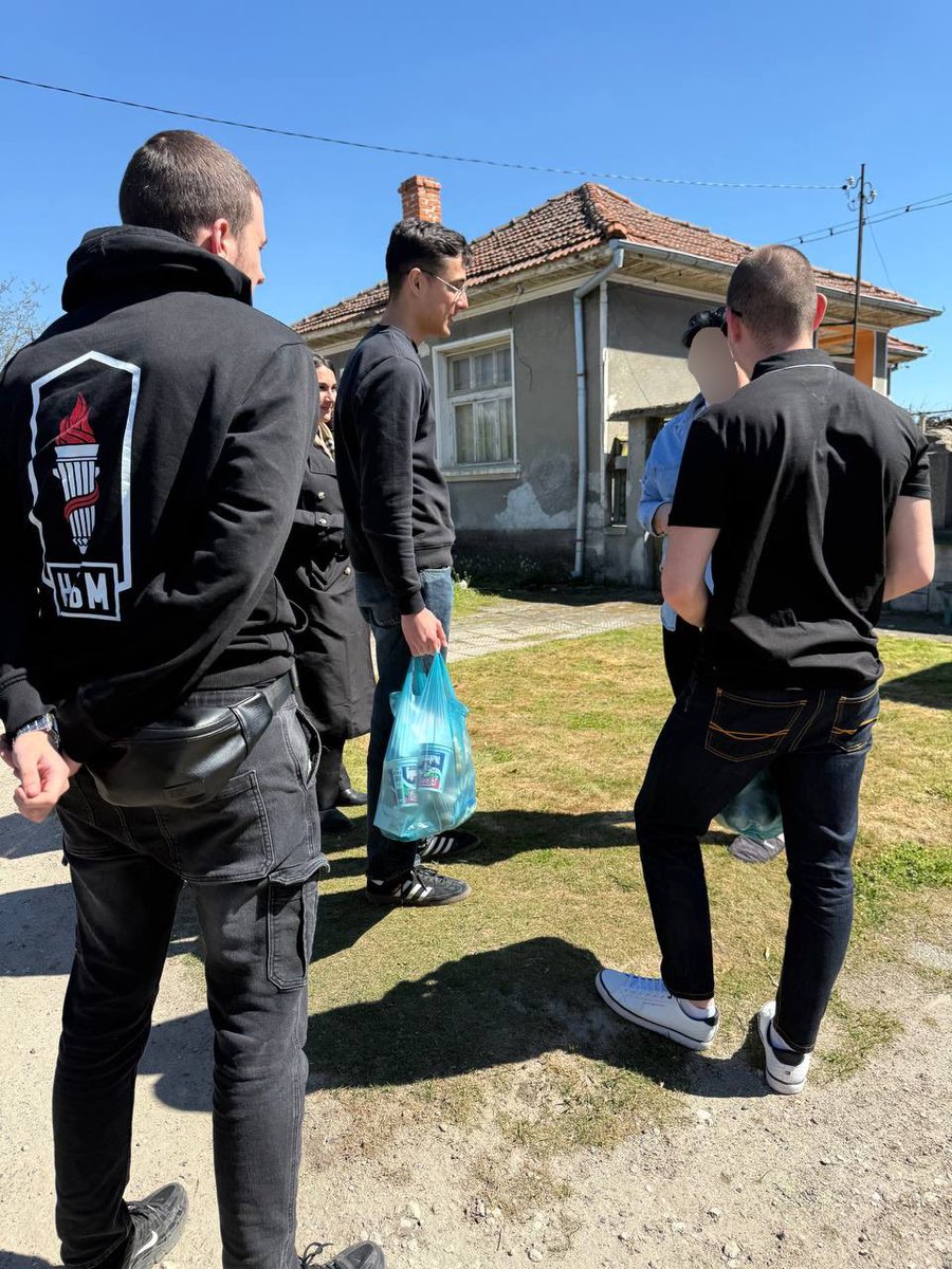 __NLBM__'s tweet photo. Великденска благотворителна кампания 2026 🇧🇬☦️

По случай Великден, както повелява легионерската традиция, бе направена благотворителна кампания в помощ на нуждаещите се.

Изготвени бяха общо над 60 Благословени бяха над 30 домакинства, мнозина оставени на произвола на съдбата. https://t.co/K2tM7MGeVR