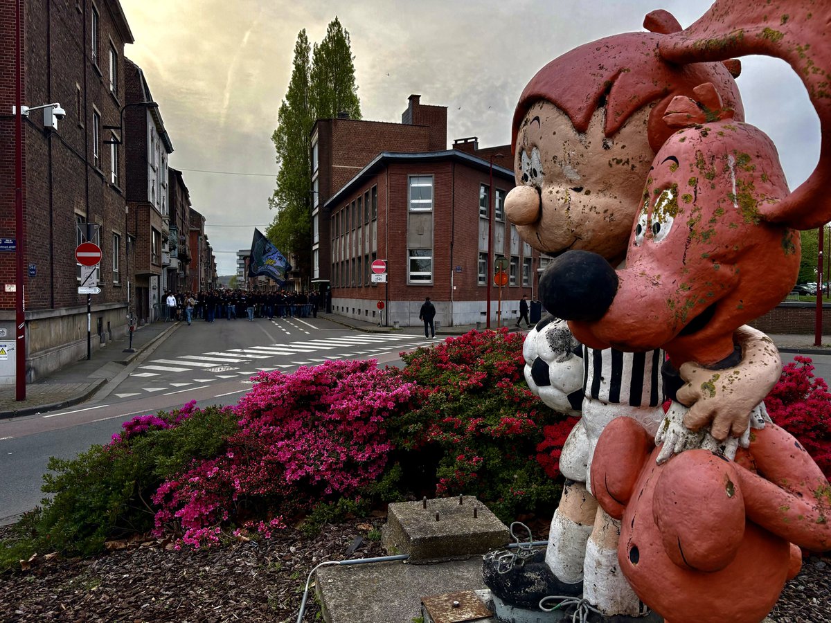rwilkowski1's tweet photo. When the weekend comes in Charleroi. ⚒️⚽️🇧🇪 https://t.co/P7CYd0CoU5