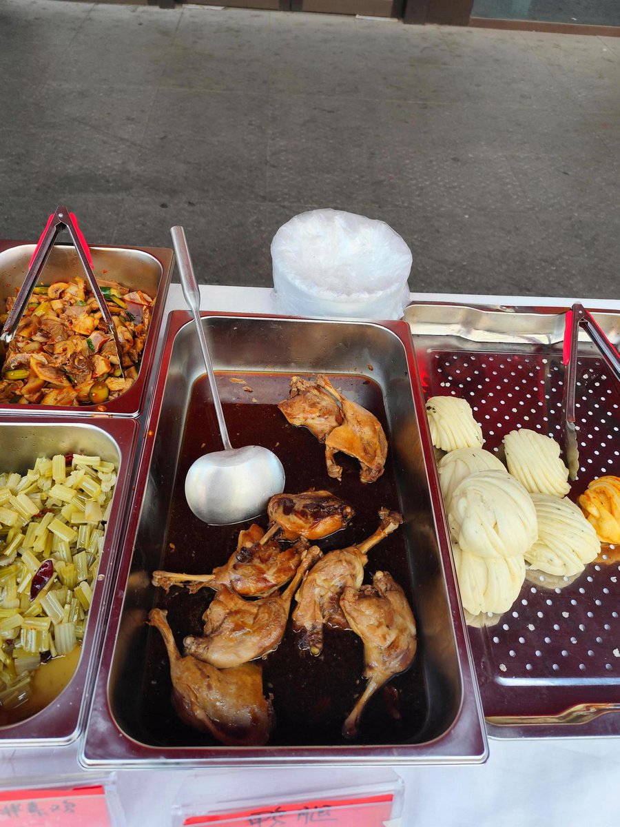 MealPlnr4Life's tweet image. Spent the weekend packing meals for local food banks!  Grateful to serve with @CityVolunteers—every box = a warm meal for a family in need. Small acts, big smiles. Join us next month! #VolunteerLife #CommunityImpact