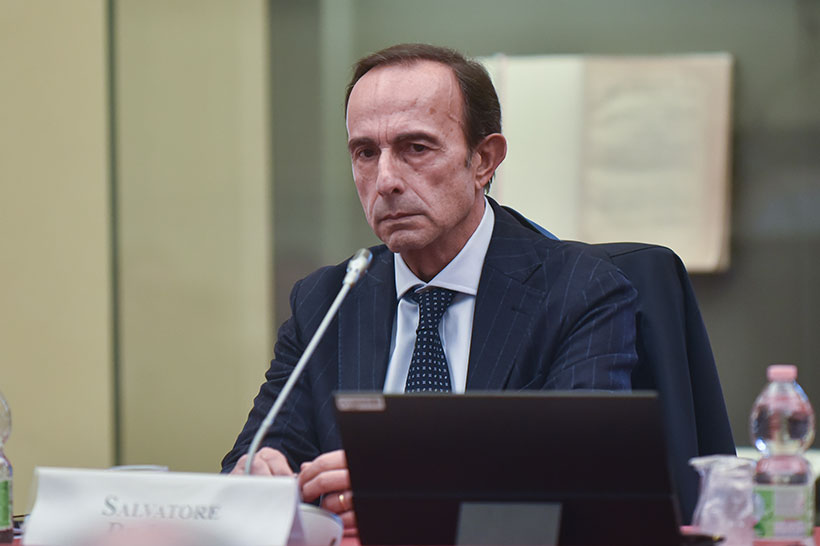 antimafia2000's tweet image. Gravi omissioni del procuratore Salvatore De Luca alla Commissione Antimafia #antimafia #salvatoredeluca #mafia #ninodimatteo  antimafiaduemila.com/rubriche/giorg…