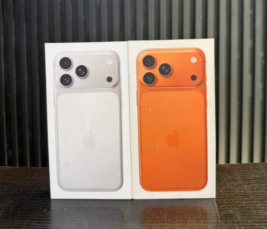EmzyGadgets's tweet photo. Did you know that instead of buying iPhone 17 pro max 256gb 
Physical sim 2.2m
ESIM unlocked 1.950m

You could easily buy the eSIM locked ( Wi-Fi only ) 1.330m and after 60 days, you might even get luck, because the phone will unlock by itself and now turn to eSIM unlocked. All your mtn and airtel can be added as eSIM. 

Note : ( most Verizon locked ) do unlocks