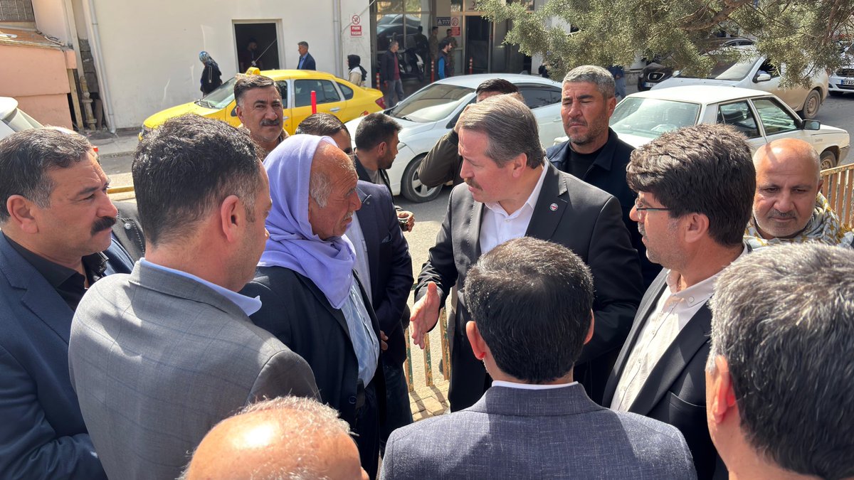 Genel Başkanımız Ali Yalçın ve Genel Başkan Yardımcımız Ramazan Çakırcı, Şanlıurfa’da gerçekleştirdikleri ziyaret kapsamında, okul baskınında yaralanan öğretmenlerimiz ve öğrencilerimizle bir araya gelerek geçmiş olsun dileklerini iletti.

Hastanede tedavileri devam eden