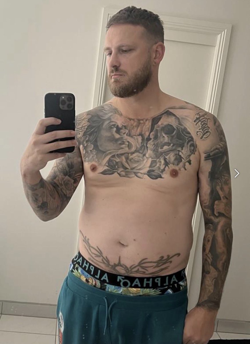 JoelBergs's tweet image. Didn’t really plan on posting this, but I’m proud of how far I’ve come.

Started around 117kg and now sitting around 94kg

Still work in progress, but this is proof you can change more than you think in a few months. 

#TransformationTuesday #WeightLossJourney #FitnessMotivation