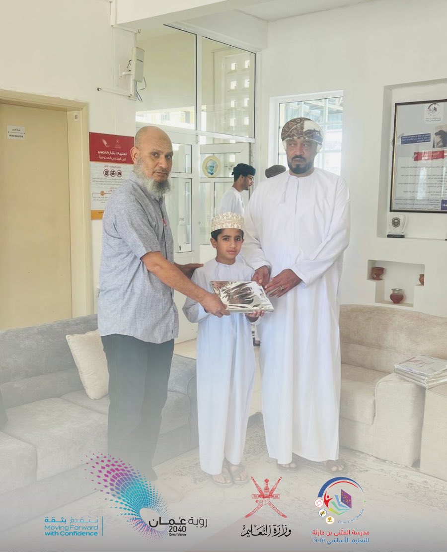 AlMuthannab's tweet photo. 🏆 تكريم أبطال الرياضيات 🏆
كرمت المدرسة الطلاب الفائزين بالمركز الأول في مسابقة تحدي الرياضيات للعام الدراسي 2025/2026م.
كل التحية لطلابنا المبدعين، والشكر موصول لأسرة الرياضيات على إشرافهم ودعمهم لهذا التألق. ✨📐#تعليمية_مسقط #تعلم_مستدام #مدارسنا_مستقبل_واعد https://t.co/uvyo9ZIBgR