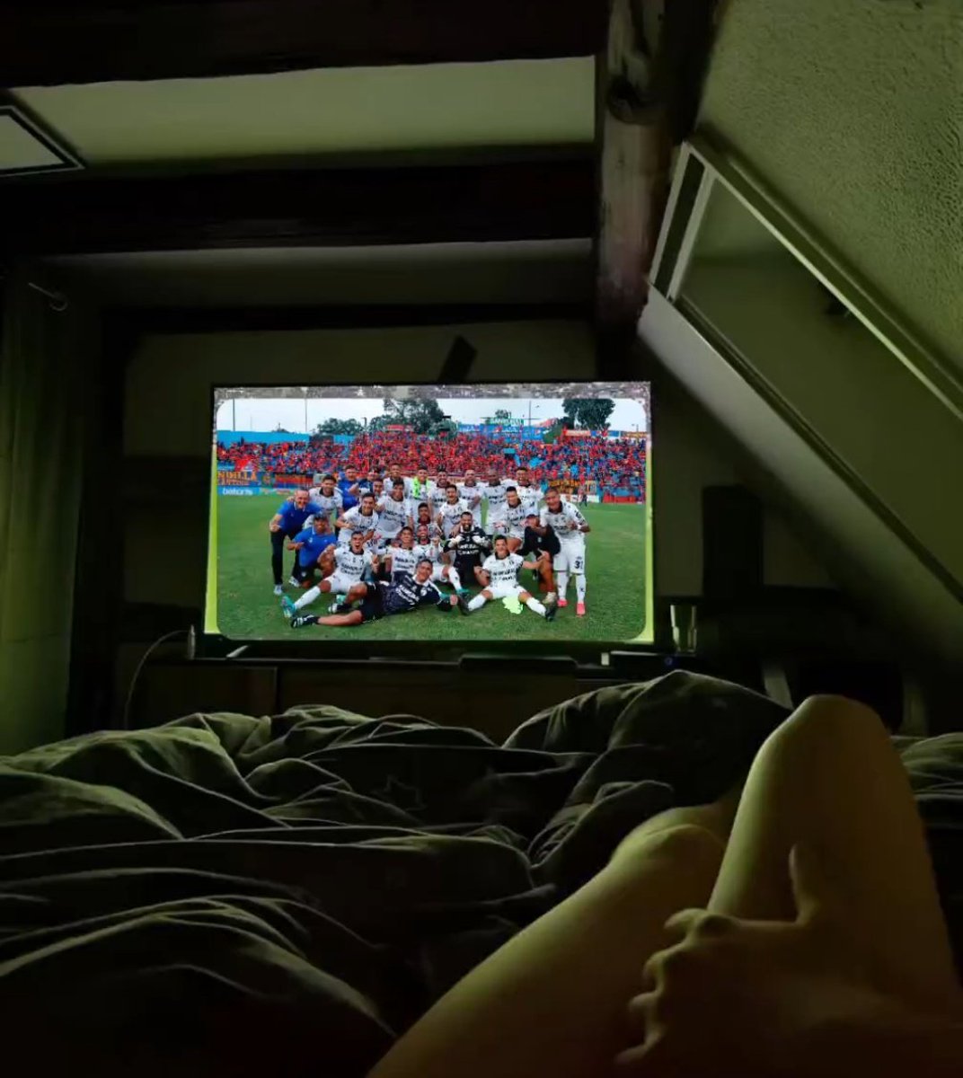 Se antoja un plan así para ver mañana el clásico del único grande de Guatemala <a href="/CremasOficial/">Comunicaciones FC</a>. 

😏🤤👻🏳🏴