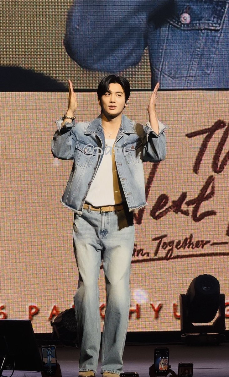 デニムヒョンシク大好き🩵
インディゴブルーも好きだなぁ💙
デニムフォルダが潤ってます‼︎(〃ω〃)

1ヶ月前の記憶が今の幸せに繋がっていて好き度が増す♡♡♡

#박형식 #ParkHyungSik
#パクヒョンシク #朴炯植 #SIKcretDay