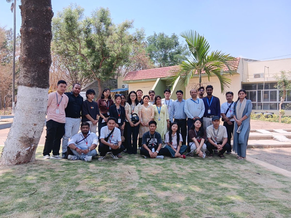 CSBISBR's tweet photo. Where innovation meets insight-Berhampur PG Diploma students at CSB–ISBR, Bengaluru, engaging with advanced sericulture research and industry practice.
A refined and enriching academic experience. #AcademicExcellence #Sericulture 

@IfsSivakumar @TexMinIndia @csbmot https://t.co/bw849MezuD