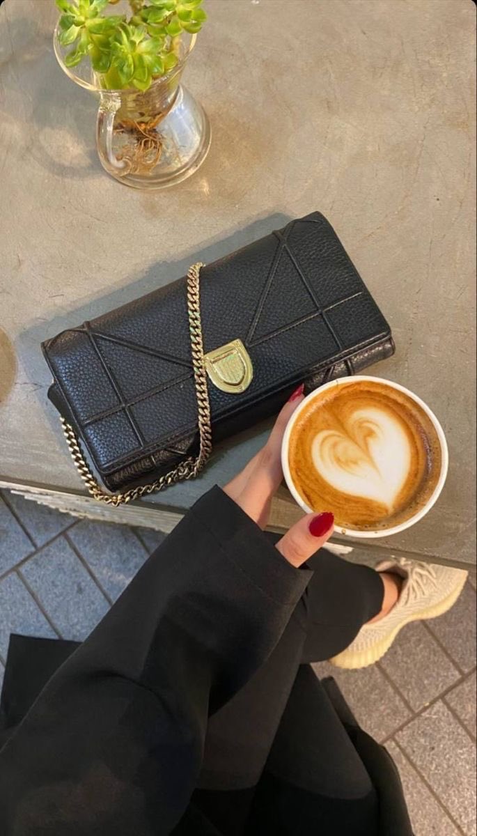 أحٍلُام tweet media