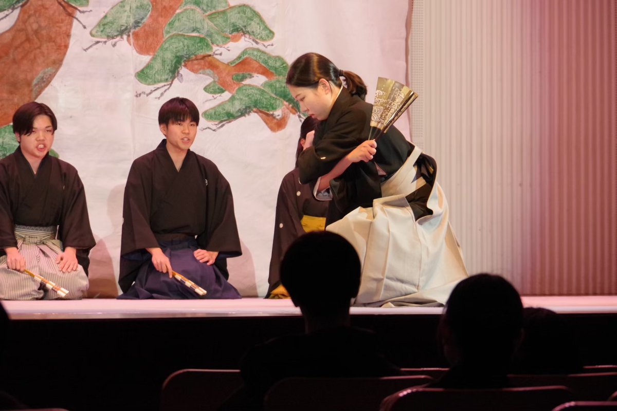 【体験稽古開催】

一橋観世会では、プロの能楽師の先生に能を教わることができます！
普段のお稽古の様子を見学してみませんか？！

日本文化に興味がある方・着物を着てみたい方など
どなたでも大歓迎です✨

4/21（火）18:30～　

申し込みはDMから✉️
お待ちしてます！

＃春から一橋
＃一橋大学