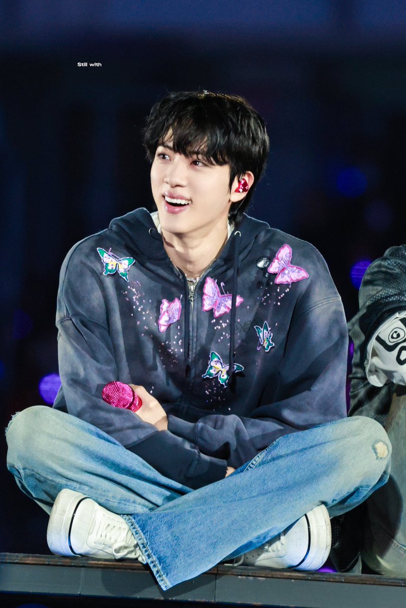 260412 
I’ll follow you into the sun.

#방탄소년단 #김석진 #석진 #진 #BTSJIN 
#BTS_ARIRANG #BTS_WORLDTOUR_ARIRANG