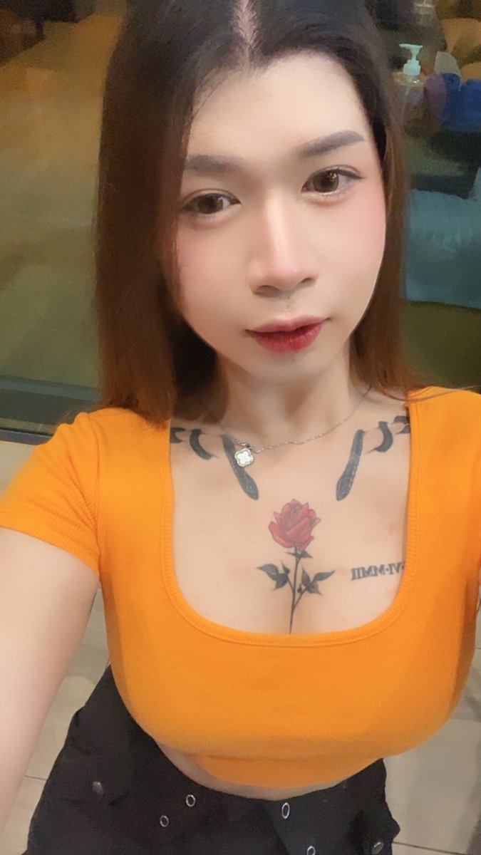 P170645's tweet photo. เขาเล่นสงกานต์ เเต่เราทำงาน #สารคามในเมือง #ประตูน้ำ #เย็ด #นัดนอกสถานที่ https://t.co/3oTkCUFpU6