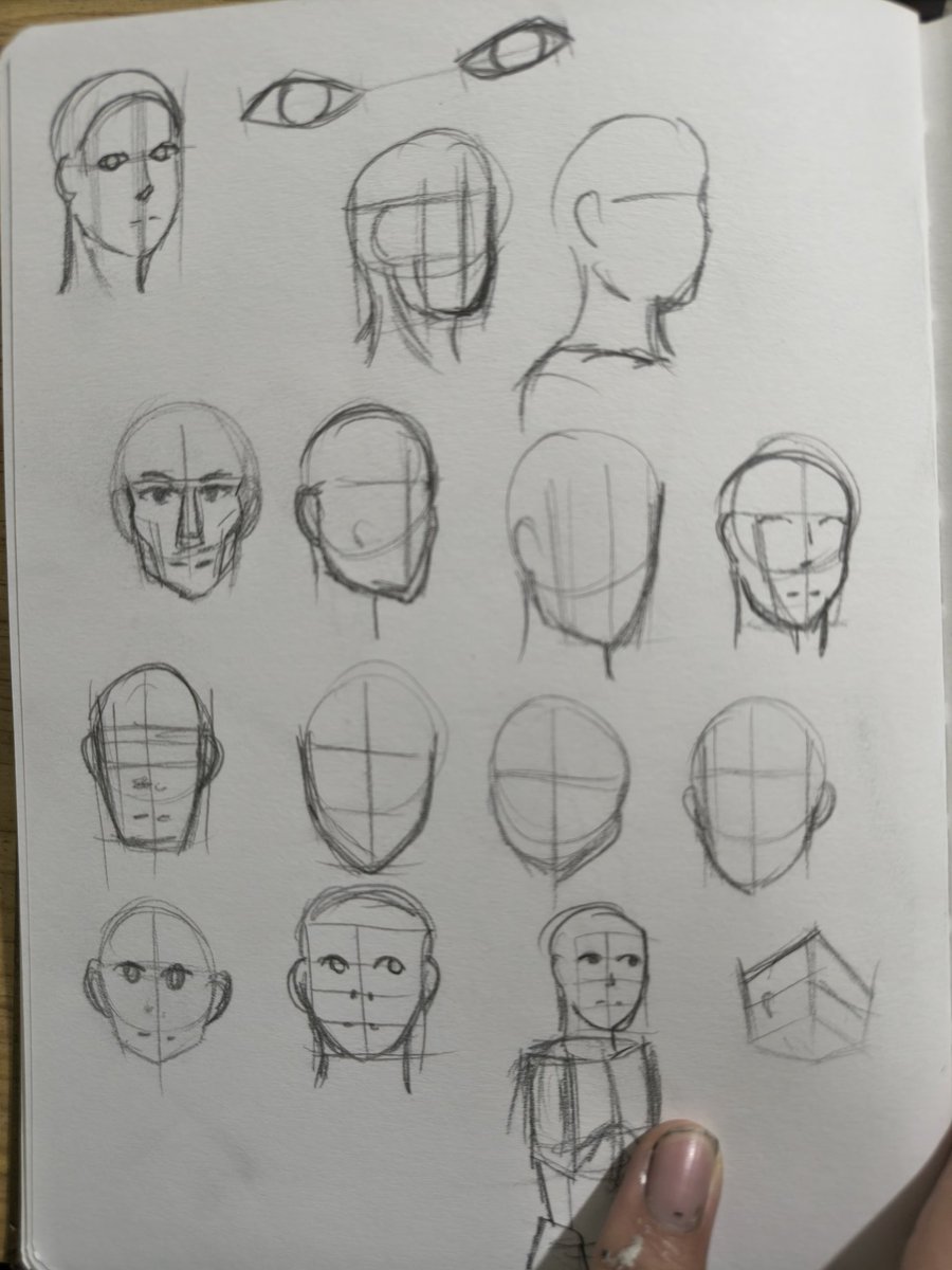 Lyri_drws's tweet photo. I’ve been practicing faces and heads with tutorials these past few days, and I’m slowly liking the results. 😼✏️ https://t.co/nPD77HNHkY