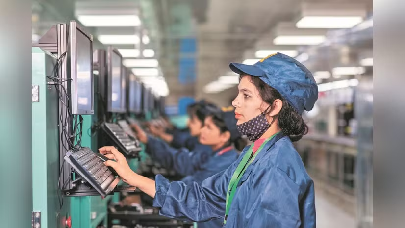 bsindia's tweet image. #BSEditorial | #India’s electronics #manufacturing boom is boosting women’s employability, now at 54% vs 51.5% for men, but gaps in access, retention, and job quality continue to limit workforce participation despite rapid sectoral growth.

mybs.in/2g5P0H7