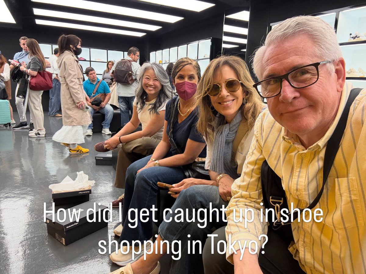 TVCarlosGranda's tweet photo. Shopping for shoes https://t.co/nKKkODfS7W