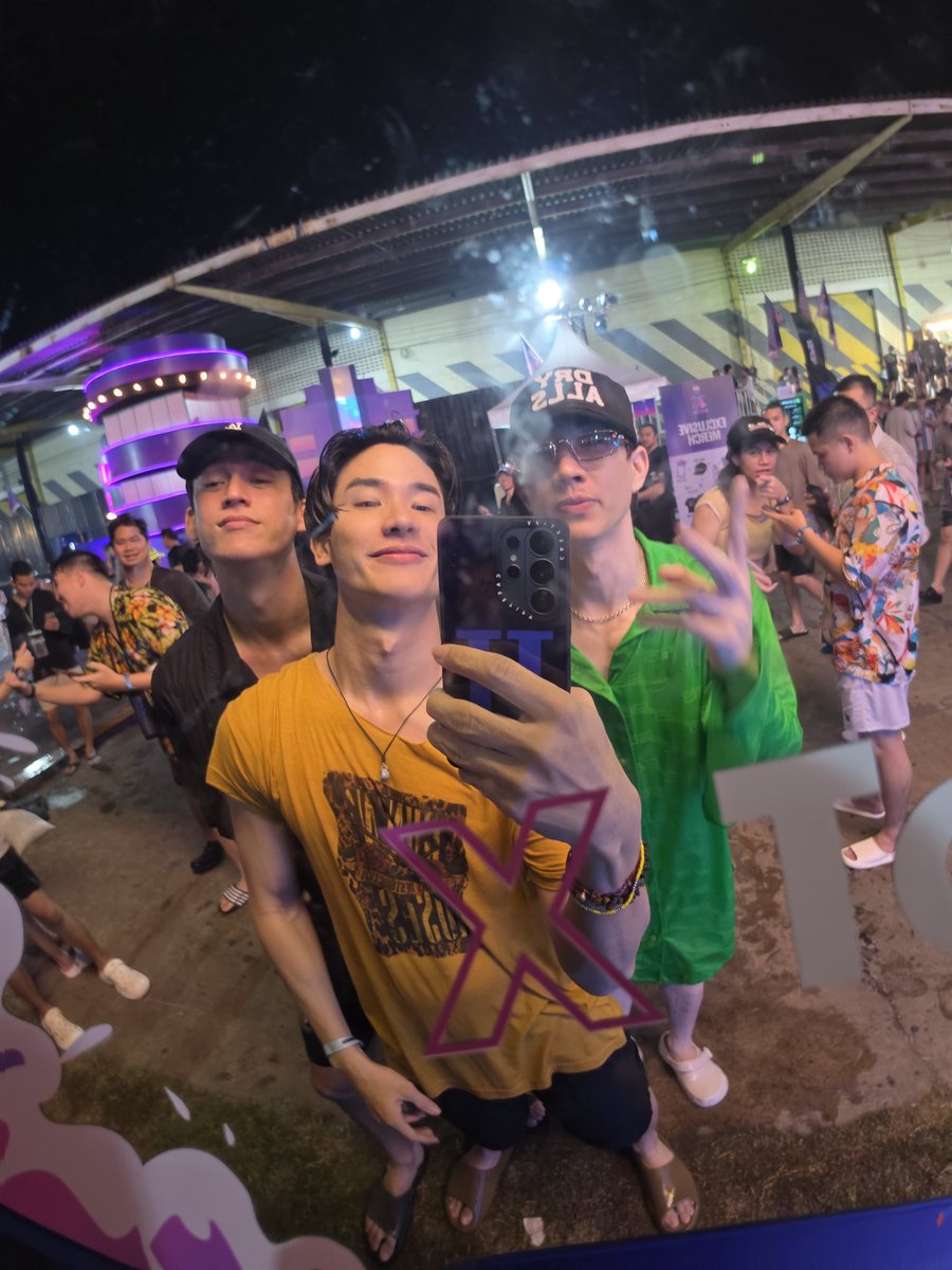 YunJeMinYuSu's tweet photo. @Tawan_V @off_tumcial เอิ่ม แต่เท่าที่นี่เห็นมาตั้งกะ DBK นี่รู้สึกว่าความ introvert ของยัยหนูกวินมีความคล้ายยัยน้องนิววี่มากกว่า ถึงจะมีความแตกต่างกันนิดหน่อยในบางเรื่องนะคะ
ที่สำคัญขอบคุณที่ปาปี้ออฟกับปาป๊าเตเลี้ยงยัยหนูกวินตอนเดินออกมาด้วยนะคะ ถึงจะพาน้องไปกินข้าวต้มต่อไม่สำเร็จก็ตามค่ะ☺️🙏 https://t.co/jB32y5tM5z